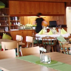 Hopfenweiler Stüble Bad Waldsee, Innenansicht Hopfenweiler Stueble Bad Waldsee, Schwaebische Kueche, Kalte Kueche, Warme Kueche, Nachtisch, Innenansicht